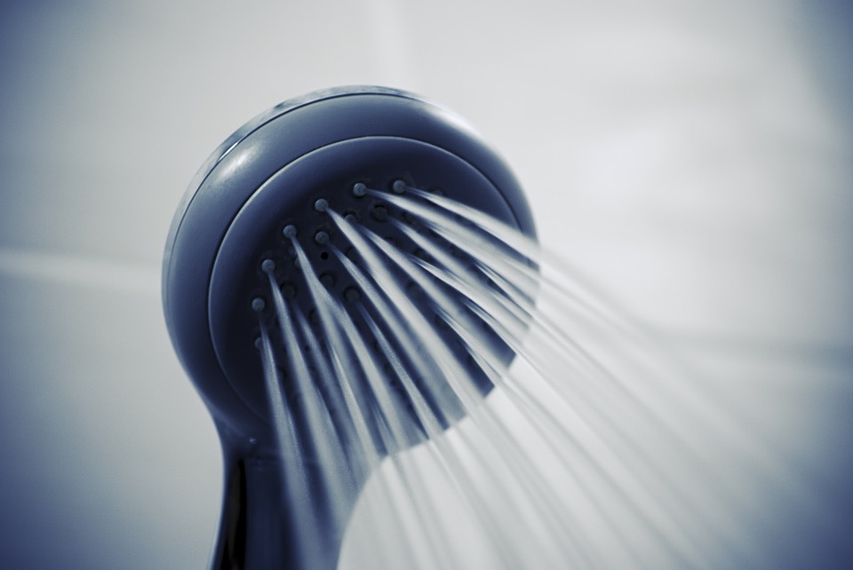 Eliminare il calcare dalla doccia rispettando l’ambiente