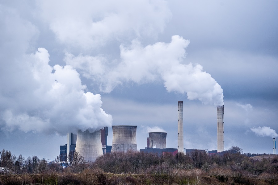 fumo-bianco-che-esce-dalle-centrali-nucleari